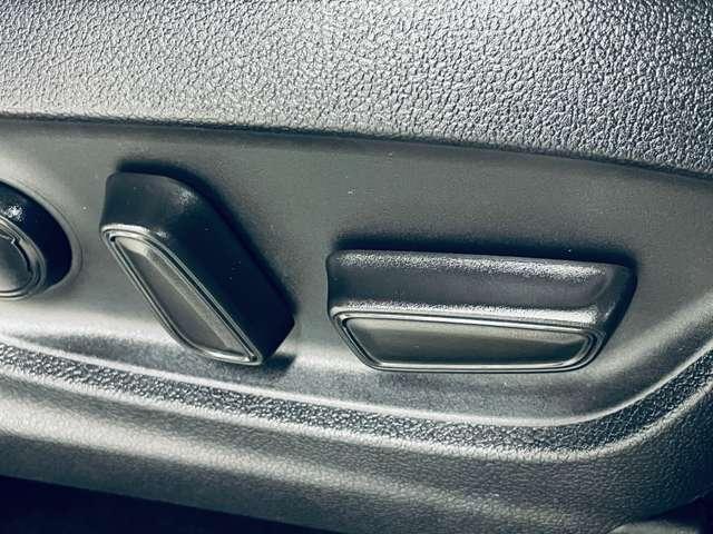 カローラクロス ハイブリッド　Ｚ　フルセグ付９インチディスプレイ！走行中ＤＶＤ再生可！ＢＴ！バックカメラ！セーフティセンス！パノラマルーフ！Ｐバックドア！純正１８インチＡＷ！ヒーター付ハーフレザーシート！Ｄ席Ｐシート！禁煙車！（14枚目）