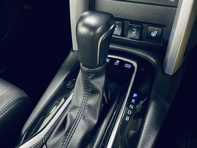 カローラクロス ハイブリッド　Ｚ　フルセグ付９インチディスプレイ！走行中ＤＶＤ再生可！ＢＴ！バックカメラ！セーフティセンス！パノラマルーフ！Ｐバックドア！純正１８インチＡＷ！ヒーター付ハーフレザーシート！Ｄ席Ｐシート！禁煙車！（17枚目）