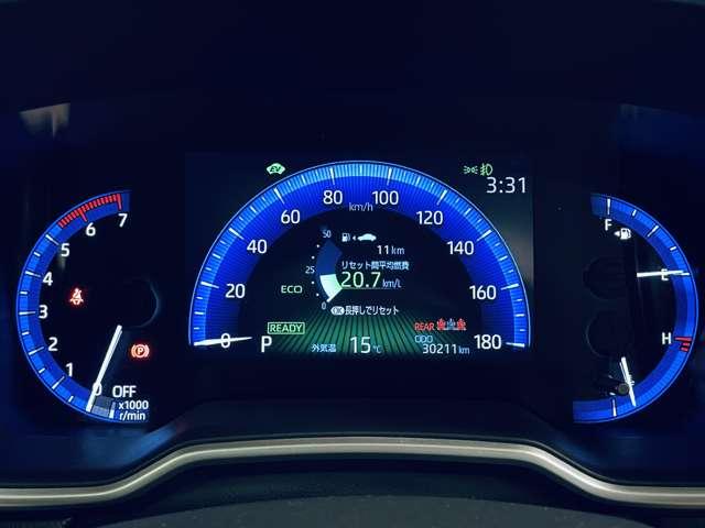 カローラクロス ハイブリッド　Ｚ　フルセグ付９インチディスプレイ！走行中ＤＶＤ再生可！ＢＴ！バックカメラ！セーフティセンス！パノラマルーフ！Ｐバックドア！純正１８インチＡＷ！ヒーター付ハーフレザーシート！Ｄ席Ｐシート！禁煙車！（18枚目）