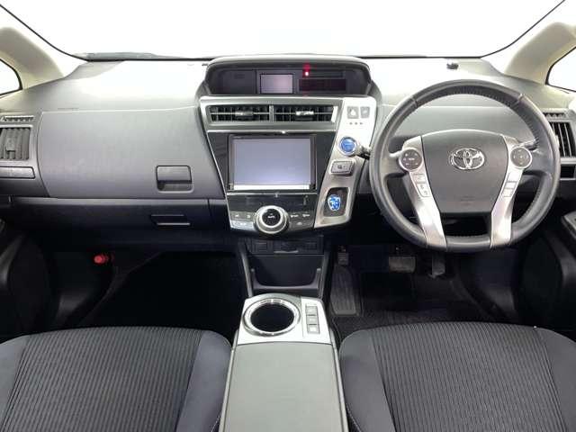 プリウスアルファ Ｓツーリングセレクション　フルセグ付純正８インチＳＤナビ！走行中ＴＶ／ＤＶＤ視聴可！ＢＴ！バックガイドモニター！純正１７インチＡＷ！リアスポイラー！革巻ステアリング！ステアリングスイッチ！シートリフター！禁煙車！（6枚目）