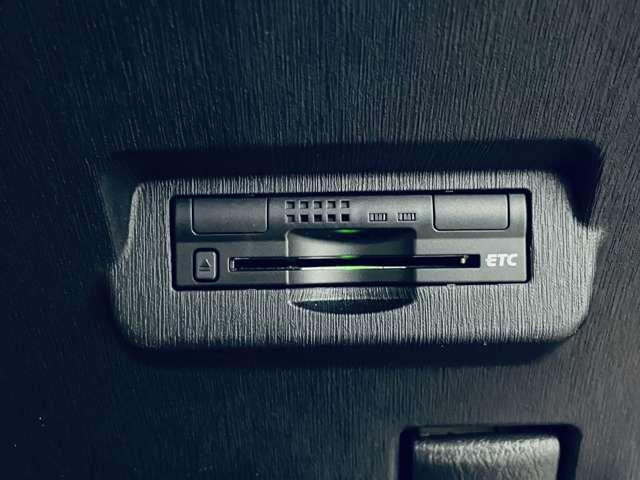 プリウスアルファ Ｓツーリングセレクション　フルセグ付純正８インチＳＤナビ！走行中ＴＶ／ＤＶＤ視聴可！ＢＴ！バックガイドモニター！純正１７インチＡＷ！リアスポイラー！革巻ステアリング！ステアリングスイッチ！シートリフター！禁煙車！（10枚目）