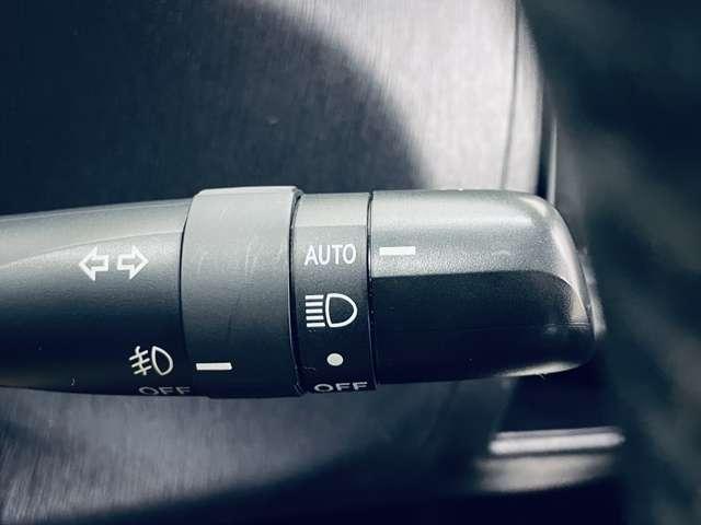 プリウスアルファ Ｓツーリングセレクション　フルセグ付純正８インチＳＤナビ！走行中ＴＶ／ＤＶＤ視聴可！ＢＴ！バックガイドモニター！純正１７インチＡＷ！リアスポイラー！革巻ステアリング！ステアリングスイッチ！シートリフター！禁煙車！（15枚目）