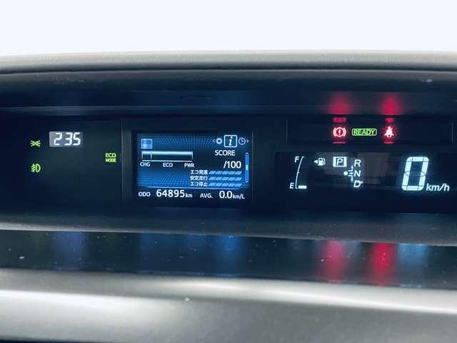 プリウスアルファ Ｓツーリングセレクション　フルセグ付純正８インチＳＤナビ！走行中ＴＶ／ＤＶＤ視聴可！ＢＴ！バックガイドモニター！純正１７インチＡＷ！リアスポイラー！革巻ステアリング！ステアリングスイッチ！シートリフター！禁煙車！（16枚目）