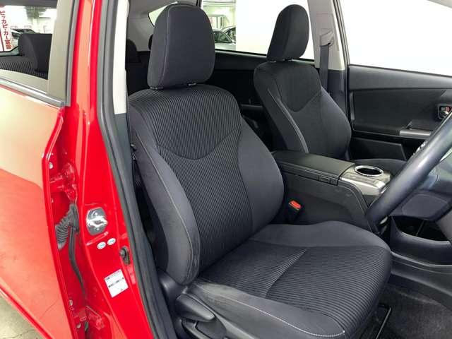 プリウスアルファ Ｓツーリングセレクション　フルセグ付純正８インチＳＤナビ！走行中ＴＶ／ＤＶＤ視聴可！ＢＴ！バックガイドモニター！純正１７インチＡＷ！リアスポイラー！革巻ステアリング！ステアリングスイッチ！シートリフター！禁煙車！（18枚目）