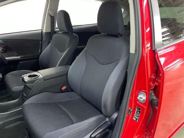 プリウスアルファ Ｓツーリングセレクション　フルセグ付純正８インチＳＤナビ！走行中ＴＶ／ＤＶＤ視聴可！ＢＴ！バックガイドモニター！純正１７インチＡＷ！リアスポイラー！革巻ステアリング！ステアリングスイッチ！シートリフター！禁煙車！（19枚目）