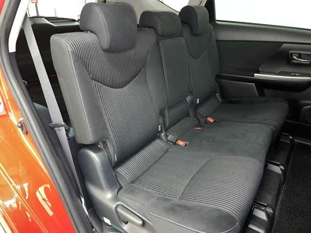 プリウスアルファ Ｓツーリングセレクション　フルセグ付純正８インチＳＤナビ！走行中ＴＶ／ＤＶＤ視聴可！ＢＴ！バックガイドモニター！純正１７インチＡＷ！リアスポイラー！革巻ステアリング！ステアリングスイッチ！シートリフター！禁煙車！（20枚目）