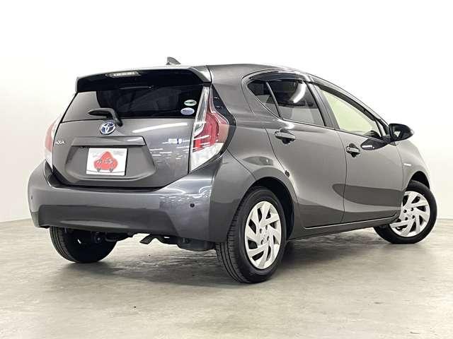 アクア Ｇ　フルセグ付純正ＳＤナビ！ＤＶＤ再生可！ＢＬＵＥＴＯＯＴＨ！バックガイドモニター！ウインカーミラー！ボイスコーナーセンサー！革巻ステアリング！オートライト！スマートキー！ビルトインＥＴＣ！禁煙車！（5枚目）