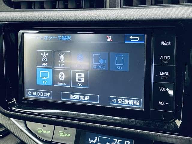 アクア Ｇ　フルセグ付純正ＳＤナビ！ＤＶＤ再生可！ＢＬＵＥＴＯＯＴＨ！バックガイドモニター！ウインカーミラー！ボイスコーナーセンサー！革巻ステアリング！オートライト！スマートキー！ビルトインＥＴＣ！禁煙車！（9枚目）