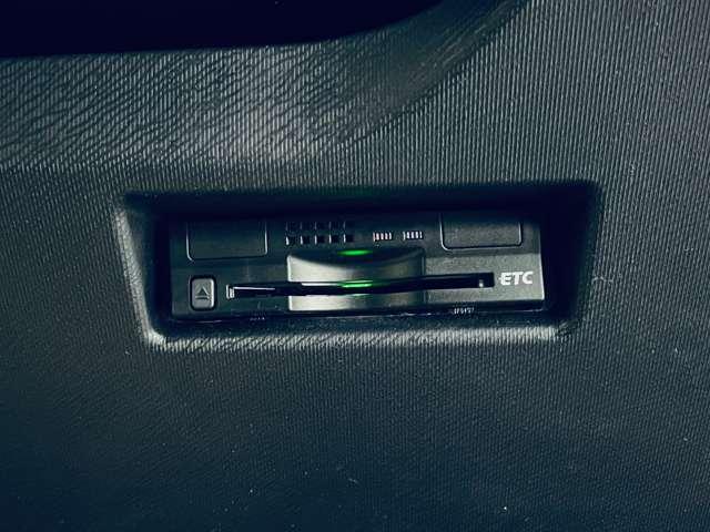 アクア Ｇ　フルセグ付純正ＳＤナビ！ＤＶＤ再生可！ＢＬＵＥＴＯＯＴＨ！バックガイドモニター！ウインカーミラー！ボイスコーナーセンサー！革巻ステアリング！オートライト！スマートキー！ビルトインＥＴＣ！禁煙車！（12枚目）