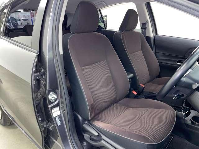 アクア Ｇ　フルセグ付純正ＳＤナビ！ＤＶＤ再生可！ＢＬＵＥＴＯＯＴＨ！バックガイドモニター！ウインカーミラー！ボイスコーナーセンサー！革巻ステアリング！オートライト！スマートキー！ビルトインＥＴＣ！禁煙車！（18枚目）