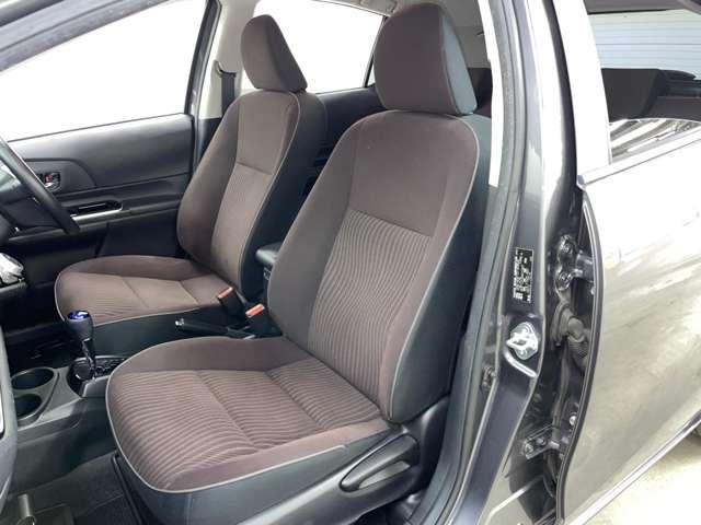 アクア Ｇ　フルセグ付純正ＳＤナビ！ＤＶＤ再生可！ＢＬＵＥＴＯＯＴＨ！バックガイドモニター！ウインカーミラー！ボイスコーナーセンサー！革巻ステアリング！オートライト！スマートキー！ビルトインＥＴＣ！禁煙車！（19枚目）