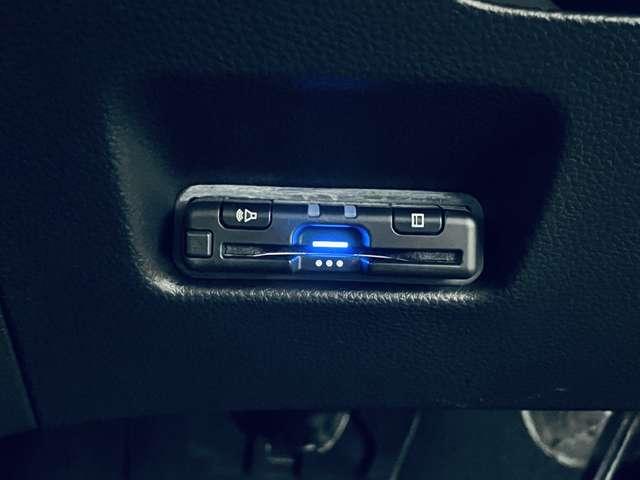 フィット ｅ：ＨＥＶネス　禁煙車！ホンダセンシング！アダプティブクルーズコントロール！フルセグ付きナビ！バックモニター！ＥＴＣ！ＬＥＤヘッドライト！オートライト！（13枚目）