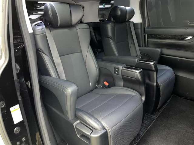 アルファード ２．５Ｓ　Ｃパッケージ　フルセグ付アルパイン１１インチナビ＆１２．８インチＦＤＭ！ＤＶＤ再生可！ＢＴ！Ｂモニター！セーフティセンス！ＢＳＭ！ＷＳＲ！両側パワスラ！社外２０インチＡＷ！ＬＥＤヘッドランプ！禁煙車！（32枚目）