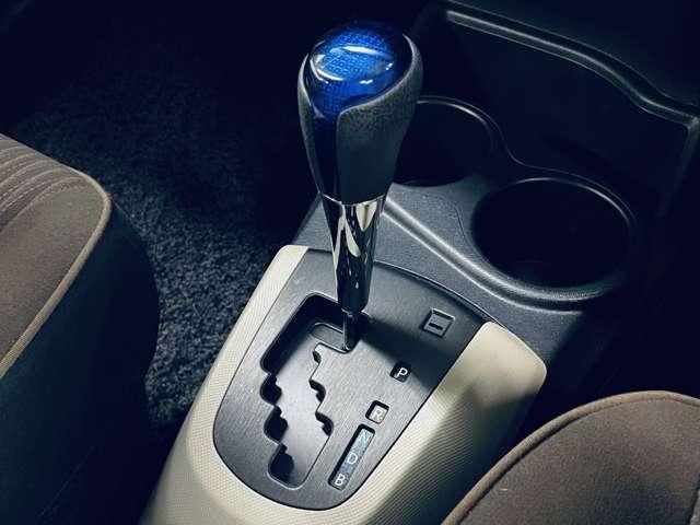 アクア １．５Ｇ　５名　フルセグツキ純正ＨＤＤナビ！ＤＶＤ再生可！ＢＬＵＥＴＯＯＴＨ！バックガイドモニター！ウインカーミラー！大型Ｒスポイラー！革巻ステアリング！オートライト！スマートキー！（16枚目）