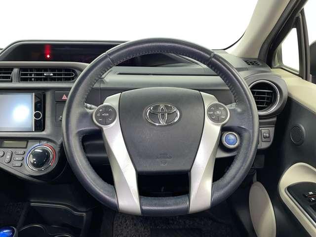 アクア １．５Ｇ　５名　フルセグツキ純正ＨＤＤナビ！ＤＶＤ再生可！ＢＬＵＥＴＯＯＴＨ！バックガイドモニター！ウインカーミラー！大型Ｒスポイラー！革巻ステアリング！オートライト！スマートキー！（18枚目）