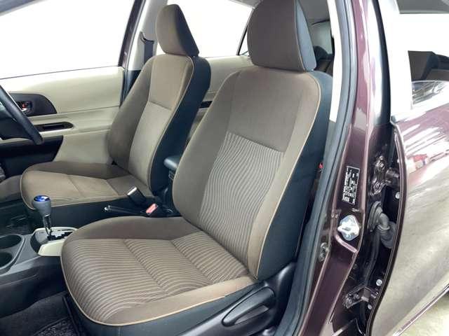 アクア １．５Ｇ　５名　フルセグツキ純正ＨＤＤナビ！ＤＶＤ再生可！ＢＬＵＥＴＯＯＴＨ！バックガイドモニター！ウインカーミラー！大型Ｒスポイラー！革巻ステアリング！オートライト！スマートキー！（20枚目）