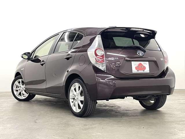 アクア １．５Ｇ　５名　フルセグツキ純正ＨＤＤナビ！ＤＶＤ再生可！ＢＬＵＥＴＯＯＴＨ！バックガイドモニター！ウインカーミラー！大型Ｒスポイラー！革巻ステアリング！オートライト！スマートキー！（27枚目）