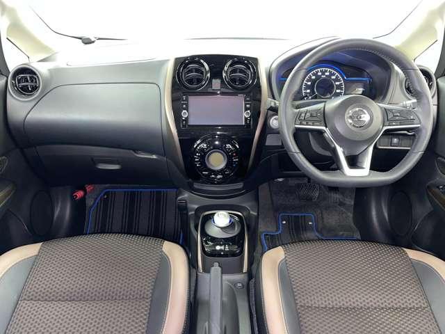 ノート ｅ－パワー　メダリスト　フルセグ付純正ナビ！ＤＶＤ＆ＢＤ再生可！アラウンドビュー＆フロントモニター！エアブレ！純正ＡＷ！ＬＥＤヘッドランプ！ウインカーミラー！Ｆ＆Ｒソナー！合皮コンビシート！革巻ステアリング！（6枚目）