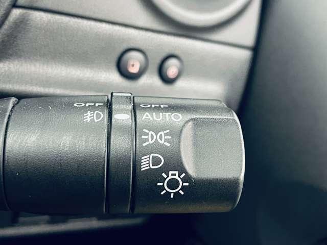 ノート ｅ－パワー　メダリスト　フルセグ付純正ナビ！ＤＶＤ＆ＢＤ再生可！アラウンドビュー＆フロントモニター！エアブレ！純正ＡＷ！ＬＥＤヘッドランプ！ウインカーミラー！Ｆ＆Ｒソナー！合皮コンビシート！革巻ステアリング！（16枚目）