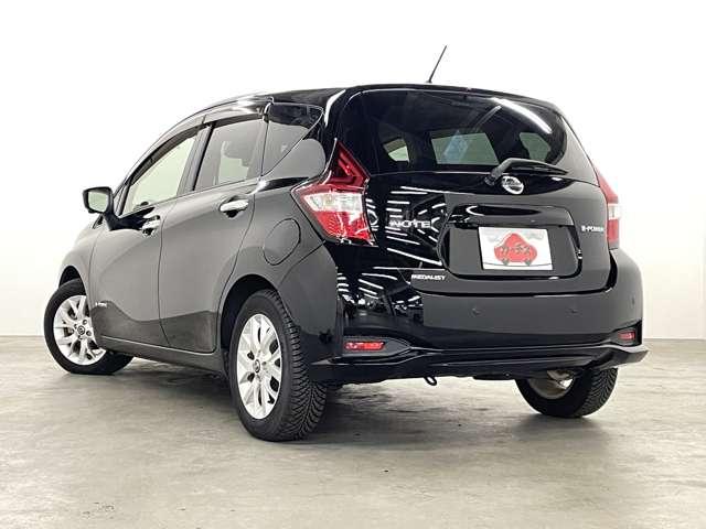 ノート ｅ－パワー　メダリスト　フルセグ付純正ナビ！ＤＶＤ＆ＢＤ再生可！アラウンドビュー＆フロントモニター！エアブレ！純正ＡＷ！ＬＥＤヘッドランプ！ウインカーミラー！Ｆ＆Ｒソナー！合皮コンビシート！革巻ステアリング！（28枚目）