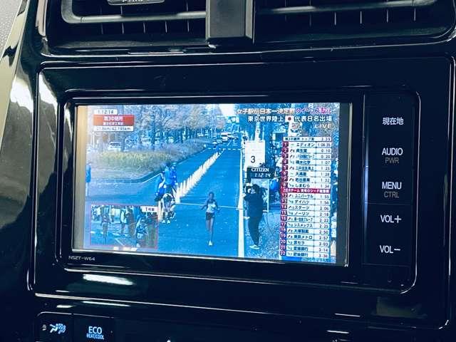 プリウス Sツーリングセレクション フルセグ付純正SDナビ!DVD再生可!BLUETOOTH!バックガイドモニター!純正17インチAW!LEDヘッドランプ&LEDフォグ!ウインカーミラー!ブラック合皮シート!シートヒーター!禁煙車!(7枚目)