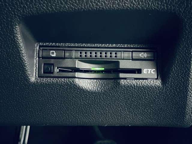 プリウス Sツーリングセレクション フルセグ付純正SDナビ!DVD再生可!BLUETOOTH!バックガイドモニター!純正17インチAW!LEDヘッドランプ&LEDフォグ!ウインカーミラー!ブラック合皮シート!シートヒーター!禁煙車!(11枚目)