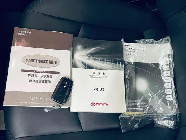 プリウス Sツーリングセレクション フルセグ付純正SDナビ!DVD再生可!BLUETOOTH!バックガイドモニター!純正17インチAW!LEDヘッドランプ&LEDフォグ!ウインカーミラー!ブラック合皮シート!シートヒーター!禁煙車!(13枚目)