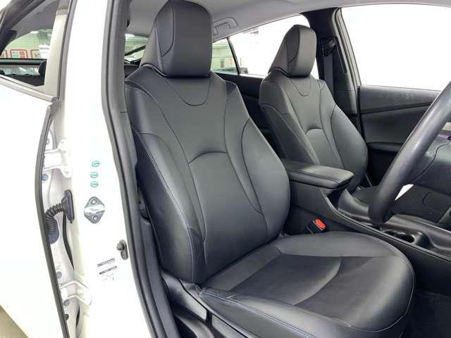 プリウス Sツーリングセレクション フルセグ付純正SDナビ!DVD再生可!BLUETOOTH!バックガイドモニター!純正17インチAW!LEDヘッドランプ&LEDフォグ!ウインカーミラー!ブラック合皮シート!シートヒーター!禁煙車!(14枚目)