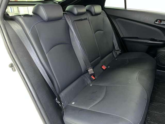 プリウス Sツーリングセレクション フルセグ付純正SDナビ!DVD再生可!BLUETOOTH!バックガイドモニター!純正17インチAW!LEDヘッドランプ&LEDフォグ!ウインカーミラー!ブラック合皮シート!シートヒーター!禁煙車!(16枚目)