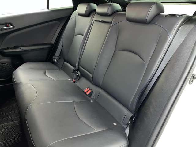 プリウス Sツーリングセレクション フルセグ付純正SDナビ!DVD再生可!BLUETOOTH!バックガイドモニター!純正17インチAW!LEDヘッドランプ&LEDフォグ!ウインカーミラー!ブラック合皮シート!シートヒーター!禁煙車!(17枚目)