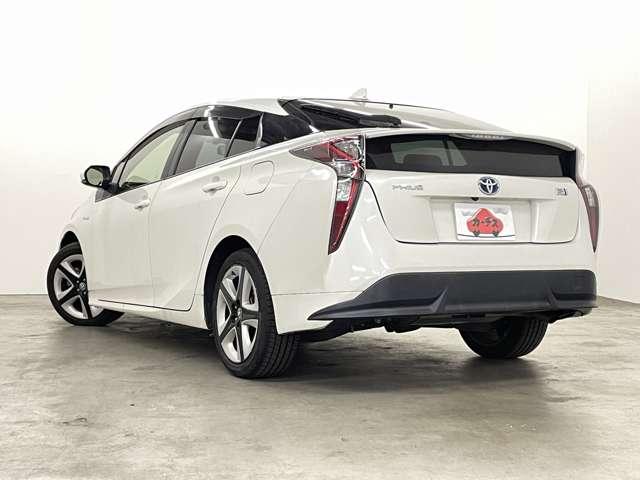 プリウス Sツーリングセレクション フルセグ付純正SDナビ!DVD再生可!BLUETOOTH!バックガイドモニター!純正17インチAW!LEDヘッドランプ&LEDフォグ!ウインカーミラー!ブラック合皮シート!シートヒーター!禁煙車!(27枚目)