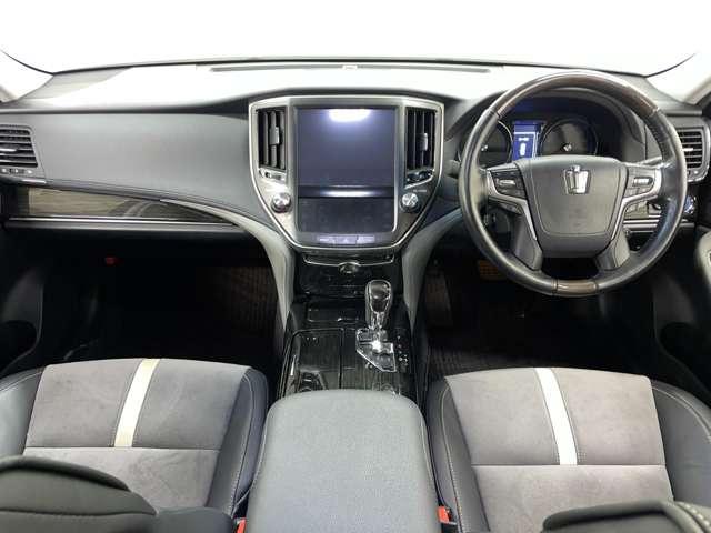 クラウンハイブリッド アスリートＳ　Ｊ－フロンティア　フルセグ付ＴコネクトＳＤナビ！走行中ＴＶ／ＤＶＤ視聴可！ＢＴ！バックガイドＭ！セーフティセンスＰ！純正１８インチスパッタリング塗装ＡＷ！ヒーター付ハーフレザーＰシート！禁煙車！（6枚目）