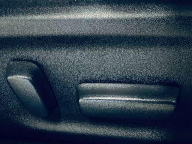 クラウンハイブリッド アスリートＳ　Ｊ－フロンティア　フルセグ付ＴコネクトＳＤナビ！走行中ＴＶ／ＤＶＤ視聴可！ＢＴ！バックガイドＭ！セーフティセンスＰ！純正１８インチスパッタリング塗装ＡＷ！ヒーター付ハーフレザーＰシート！禁煙車！（10枚目）