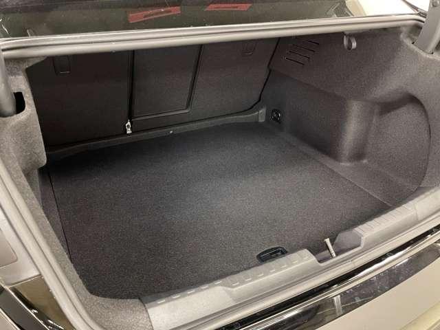 A3セダン 30TFSI Sライン 禁煙車 スマートキー BSM マトリックスライト フルセグ対応ナビ バックカメラ LEDヘッドライト BTオーディオ純正アルミホイール18インチ(22枚目)