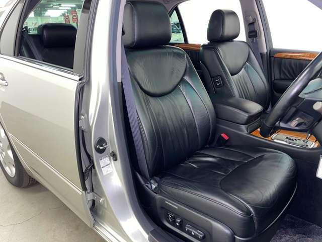 セルシオ Ａ仕様　ｅＲバージョン　純正ＤＶＤナビ！純正６連奏ＣＤチェンジャー！ムーンルーフ！純正１７インチＡＷ！ヒーター付ブラックレザーパワーシート！革巻ステアリング！クルーズＣ！ＨＩＤヘッドライト！フォグ！禁煙車！（14枚目）