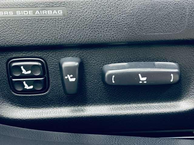 セルシオ Ａ仕様　ｅＲバージョン　純正ＤＶＤナビ！純正６連奏ＣＤチェンジャー！ムーンルーフ！純正１７インチＡＷ！ヒーター付ブラックレザーパワーシート！革巻ステアリング！クルーズＣ！ＨＩＤヘッドライト！フォグ！禁煙車！（17枚目）