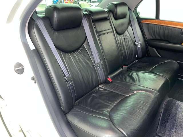 セルシオ Ａ仕様　ｅＲバージョン　純正ＤＶＤナビ！純正６連奏ＣＤチェンジャー！ムーンルーフ！純正１７インチＡＷ！ヒーター付ブラックレザーパワーシート！革巻ステアリング！クルーズＣ！ＨＩＤヘッドライト！フォグ！禁煙車！（18枚目）