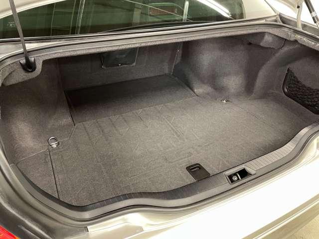 セルシオ Ａ仕様　ｅＲバージョン　純正ＤＶＤナビ！純正６連奏ＣＤチェンジャー！ムーンルーフ！純正１７インチＡＷ！ヒーター付ブラックレザーパワーシート！革巻ステアリング！クルーズＣ！ＨＩＤヘッドライト！フォグ！禁煙車！（24枚目）