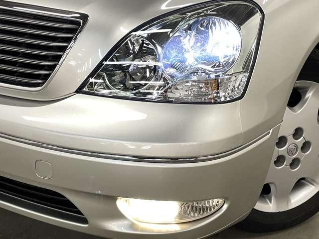 セルシオ Ａ仕様　ｅＲバージョン　純正ＤＶＤナビ！純正６連奏ＣＤチェンジャー！ムーンルーフ！純正１７インチＡＷ！ヒーター付ブラックレザーパワーシート！革巻ステアリング！クルーズＣ！ＨＩＤヘッドライト！フォグ！禁煙車！（25枚目）