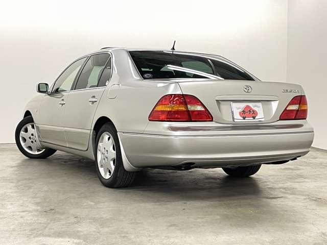 セルシオ Ａ仕様　ｅＲバージョン　純正ＤＶＤナビ！純正６連奏ＣＤチェンジャー！ムーンルーフ！純正１７インチＡＷ！ヒーター付ブラックレザーパワーシート！革巻ステアリング！クルーズＣ！ＨＩＤヘッドライト！フォグ！禁煙車！（30枚目）