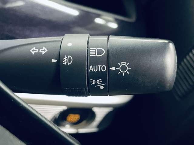 スペーシアカスタム ハイブリッドＸＳターボ　ワンオーナー　禁煙車　スズキセーフティサポート　両側電動スライドドア　純正ナビ　フルセグＴＶ　全方位モイター　ＥＴＣ　純正１５インチアルミホイール　ハーフレザーシート　キーレスプッシュスタート（20枚目）