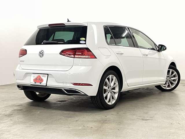 ゴルフ ＴＳＩコンフォートライン　フルセグ付ＤＩＳＣＯＶＥＲ－ＰＲＯ！走行中ＴＶ／ＤＶＤ視聴可！ＢＴ！バックカメラ！プリクラッシュブレーキ！レーンアシスト！スタート／ストップ！純正１７インチＡＷ！革巻ステアリング！禁煙車！（5枚目）