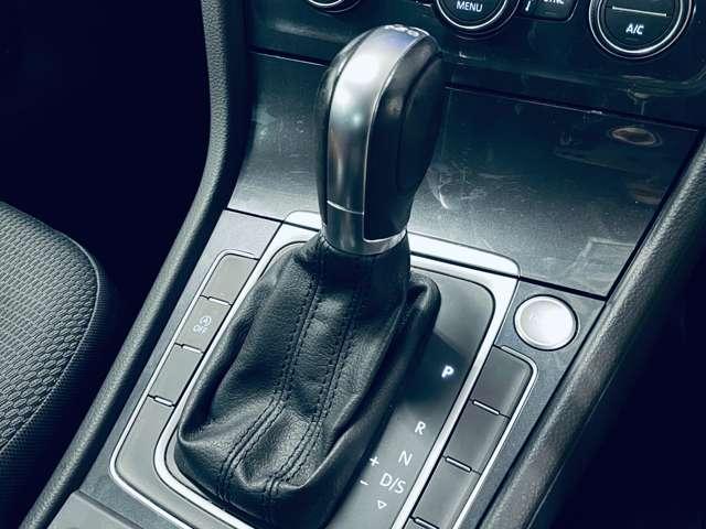 ゴルフ ＴＳＩコンフォートライン　フルセグ付ＤＩＳＣＯＶＥＲ－ＰＲＯ！走行中ＴＶ／ＤＶＤ視聴可！ＢＴ！バックカメラ！プリクラッシュブレーキ！レーンアシスト！スタート／ストップ！純正１７インチＡＷ！革巻ステアリング！禁煙車！（17枚目）