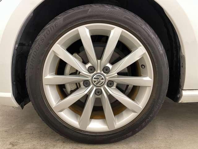 ゴルフ ＴＳＩコンフォートライン　フルセグ付ＤＩＳＣＯＶＥＲ－ＰＲＯ！走行中ＴＶ／ＤＶＤ視聴可！ＢＴ！バックカメラ！プリクラッシュブレーキ！レーンアシスト！スタート／ストップ！純正１７インチＡＷ！革巻ステアリング！禁煙車！（27枚目）