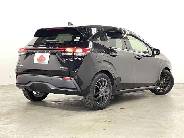 ノート X フルセグ付純正ナビ!BLUETOOTH!アラウンドビューモニター!全方位運転支援システム!規格外16インチAW!LEDヘッドランプ&LEDフォグ!ウインカーミラー!F&Rソナー!禁煙車!(5枚目)