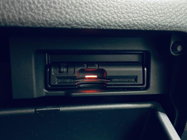 セレナ ライダー ブラックライン S-ハイブリッド フリップダウンモニター/両側パワースライドドア/フルセグ付純正ナビ/DVD再生可/BLUETOOTH/バックカメラ/アイドリングストップ/純正AW/キセノンヘッドランプ/クルーズコントロール(12枚目)