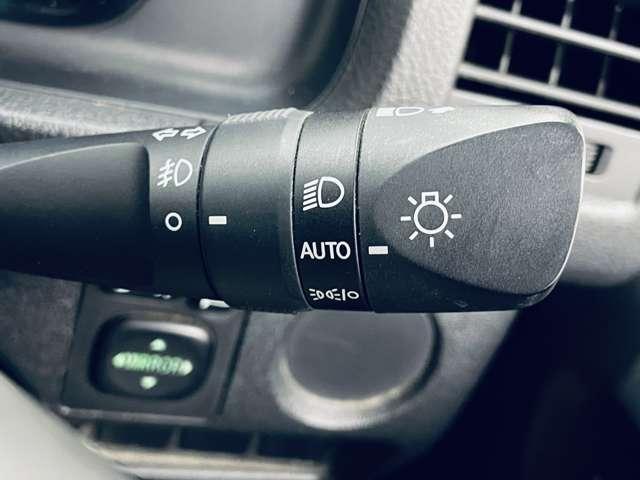 ハイエースバン ロングスーパーＧＬ　ワンセグ付純正ＳＤナビ！ＢＬＵＥＴＯＯＴＨ！バックガイドモニター！セーフティセンス！イージークローザードア！オートライト！ビルトインＥＴＣ！（12枚目）