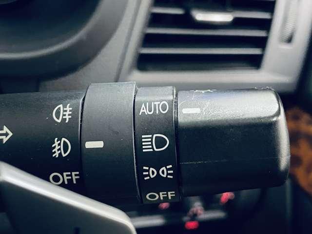 �u�I�[�g���C�g�v�@�Â��Ȃ�Ǝ����Ń��C�g���_�����A���S�^�]���菕���I