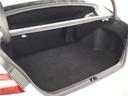 「ハイブリッドのセダンってトランクが狭いでしょ？」と思っていませんか？　見てください！この広さ！ゴルフバッグも楽々積めちゃいますヨ！