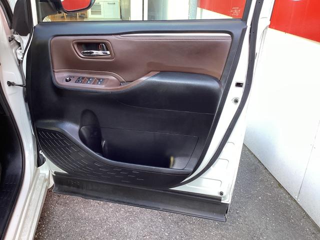 エスクァイア Ｇｉ　／ＴＲＤフルエアロ　ＴＲＤグリル／アルパインＢｉｇＸ１０型ナビＴＶ　Ｂｌｕｅｔｏｏｔｈ／バックカメラ／ＥＴＣ／スマートキー　プッシュスタート／両側パワースライドドア／レザーシート　シートヒーター（28枚目）